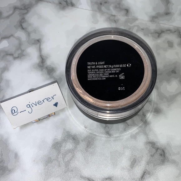 TRUTH & LIGHT Magically Cool Liquid Powder MAC COSMETICS - Picture 5 of 10